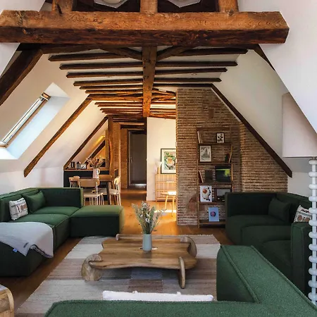 Du Mail Hotel